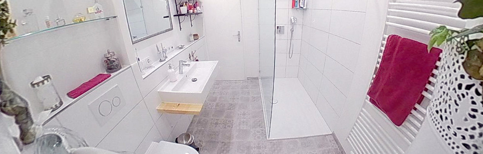 Modernes Badezimmer mit bodengleicher Duschfläche Bettefloor Side